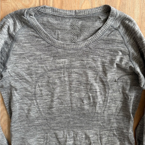 Lululemon Gray Long Sleeve Women's Top - Picture 6 of 7